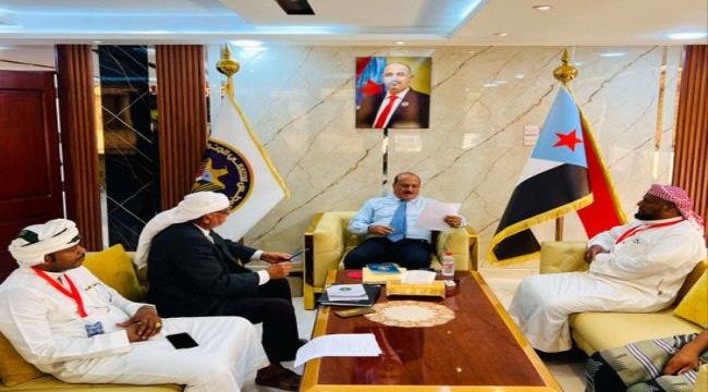 خلال استقباله قيادات جنوبية.. هرهرة يحذر من محاولات فرض الوصاية خلال استقباله قيادات جنوبية هرهرة يحذر من محاولات فرض الوصاية