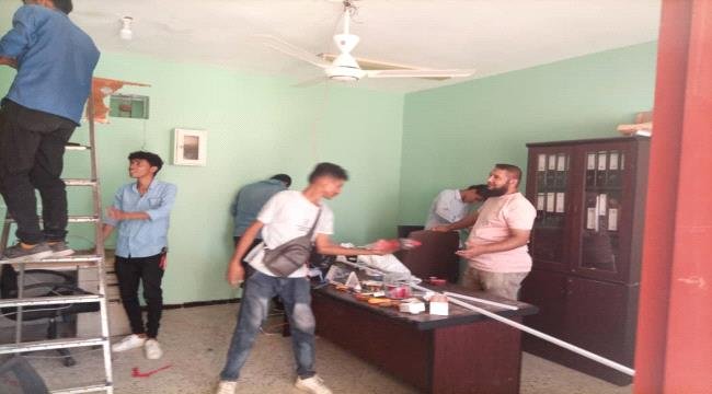 بتوجيهات الجاوي.. طلاب التمديدات الكهربائية بمعهد خورمكسر ينفذون أعمال صيانة وتركيبات جديدة بتوجيهات الجاوي طلاب التمديدات الكهربائية بمعهد خورمكسر ينفذون أعمال صيانة